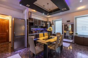 City Vibes Apartment - 3 bdrms